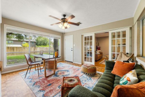 1 Mile to Texas A&M & Kyle Field - 5BD with Pingpong Table, Firepit and parking for 8 cars!